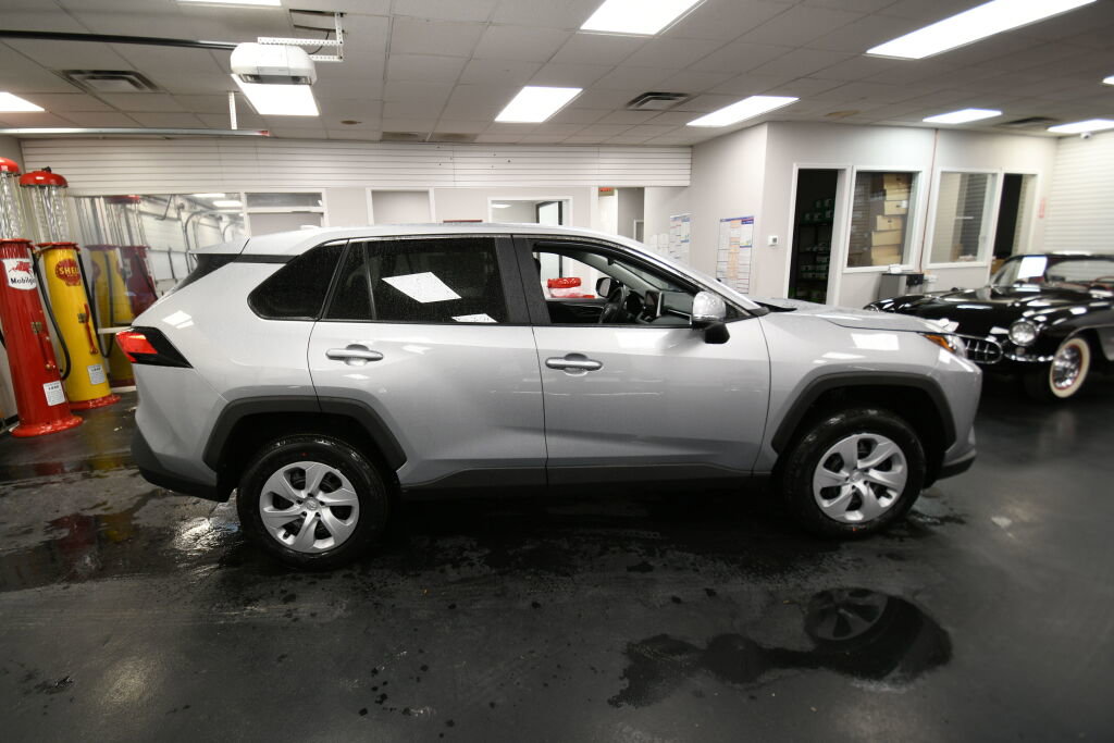 Used 2025 Toyota RAV4 LE image 8