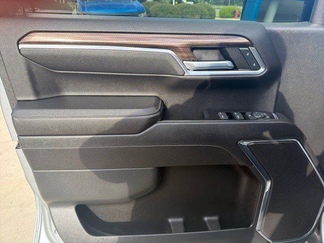 Used 2023 Chevrolet Silverado 1500 LT AWD/4WD image 4