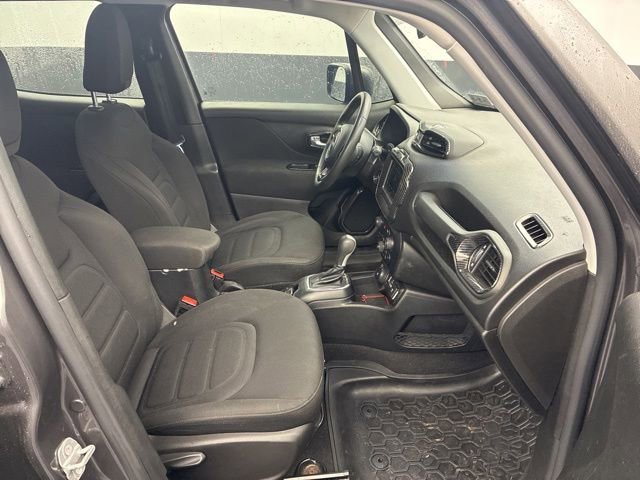 Used 2020 Jeep Renegade Latitude AWD/4WD image 14