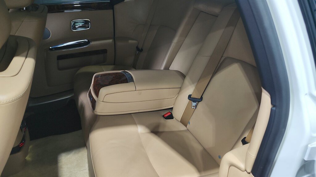 Used 2010 Rolls-Royce Ghost RWD image 39