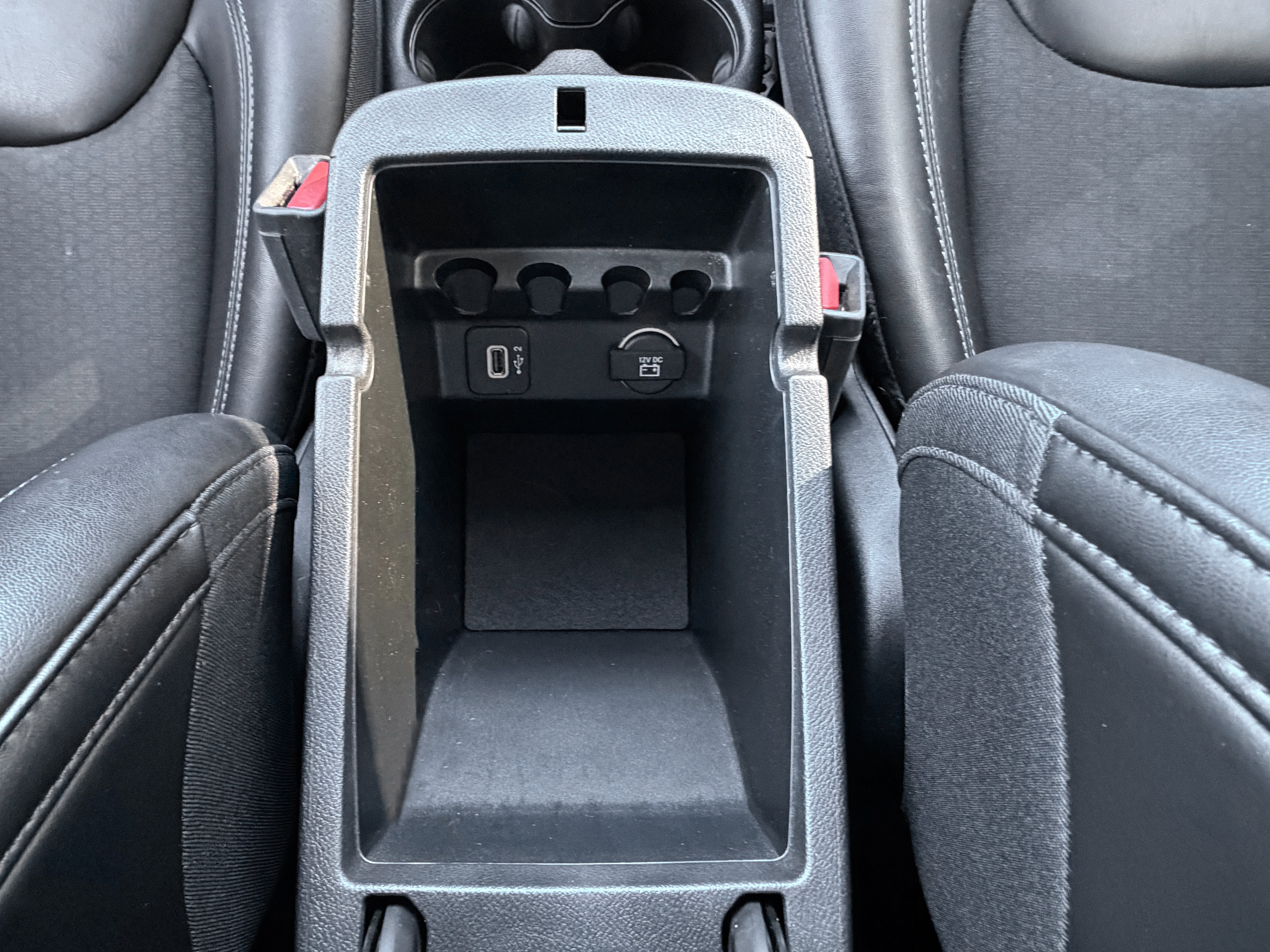 Used 2019 Jeep Cherokee Latitude Plus image 25