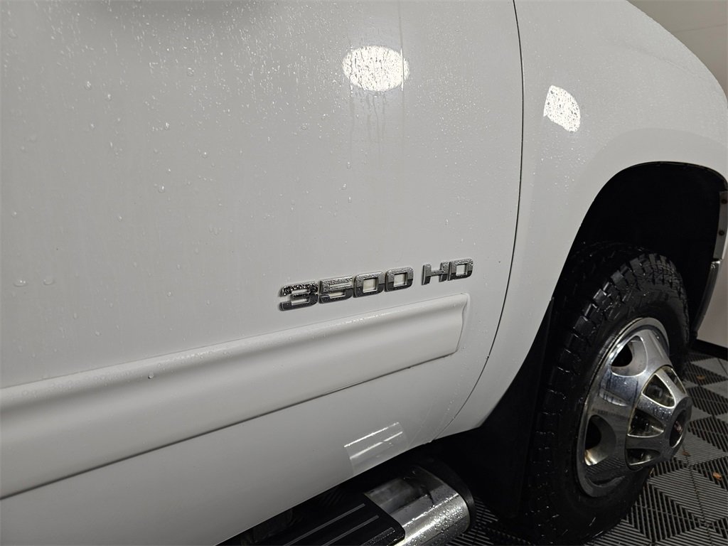 Used 2011 GMC Sierra 3500 SLT w/ SLT Convenience Package image 10