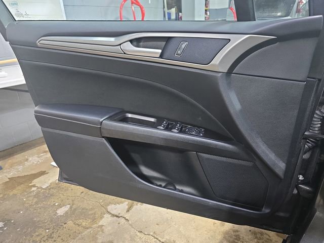 Used 2017 Ford Fusion SE image 27