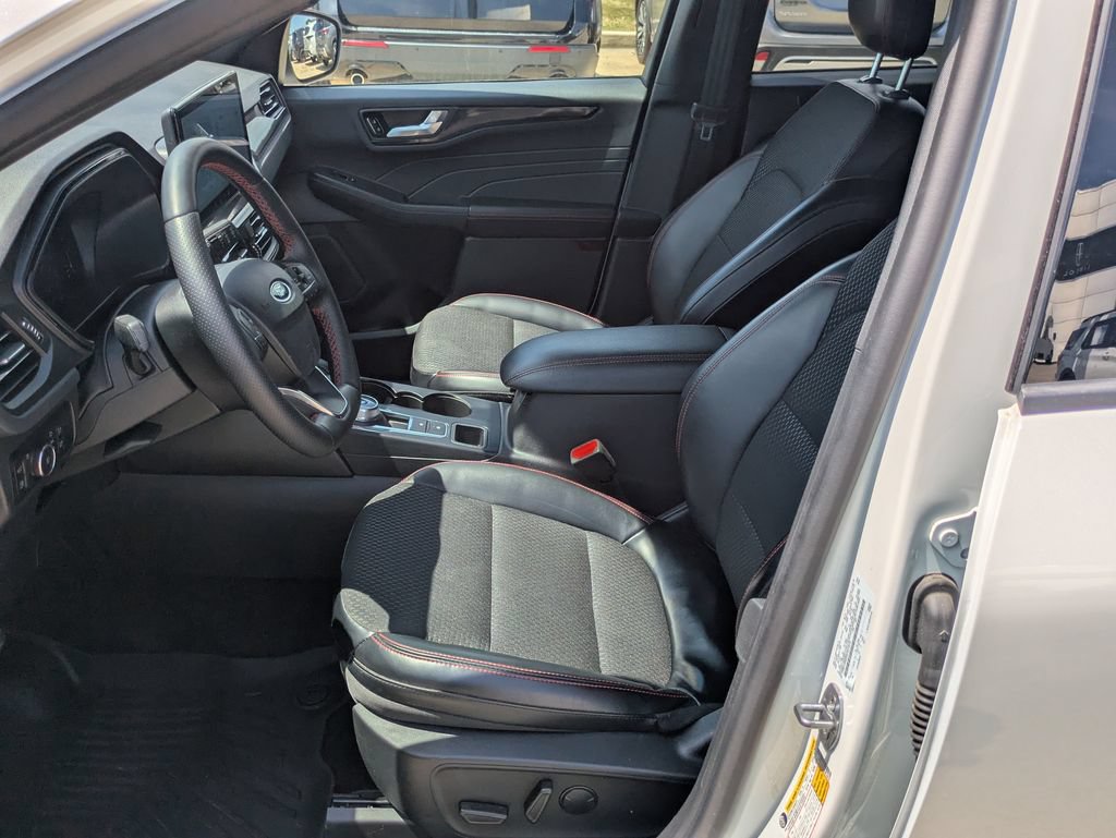 Used 2024 Ford Escape ST-Line Select w/ Tech Pack #1 AWD/4WD image 4