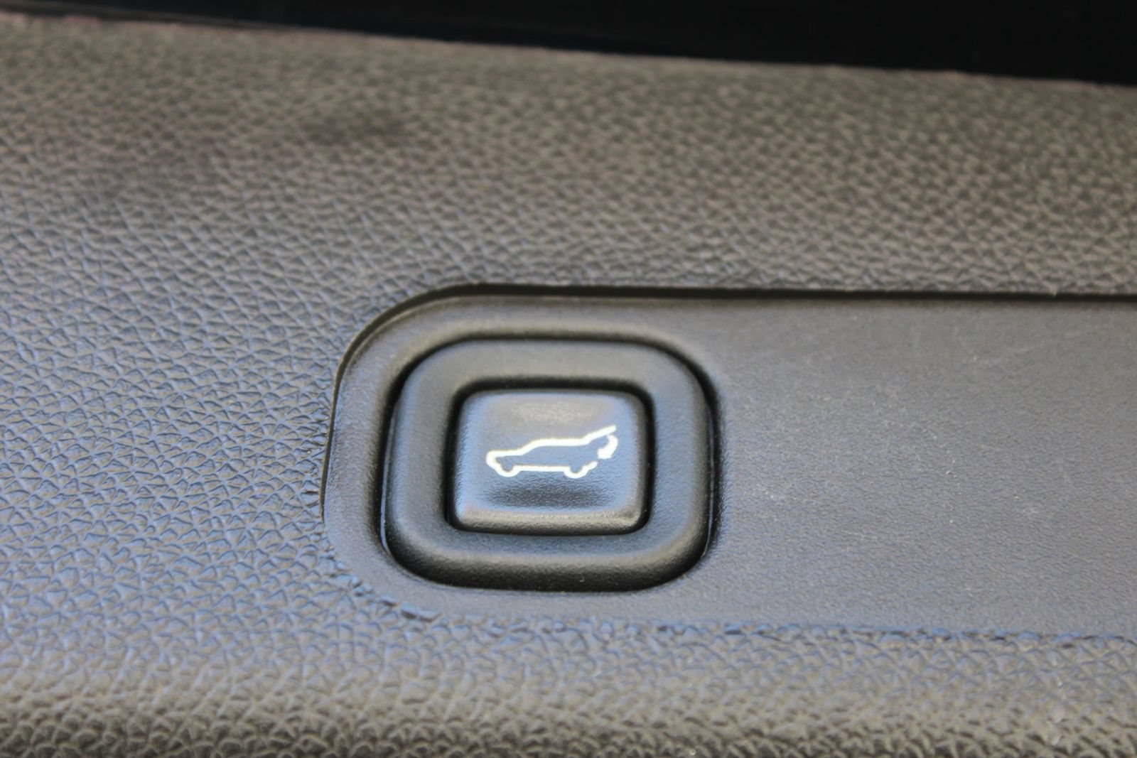 Used 2013 Chevrolet Tahoe LTZ AWD/4WD image 38
