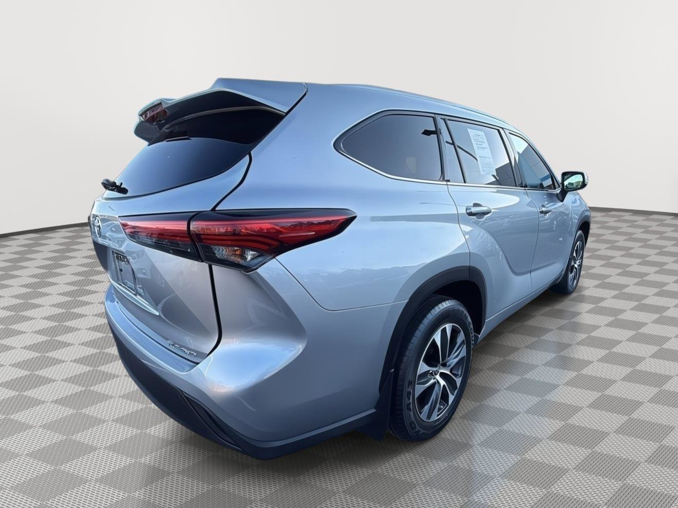 Used 2022 Toyota Highlander XLE image 5