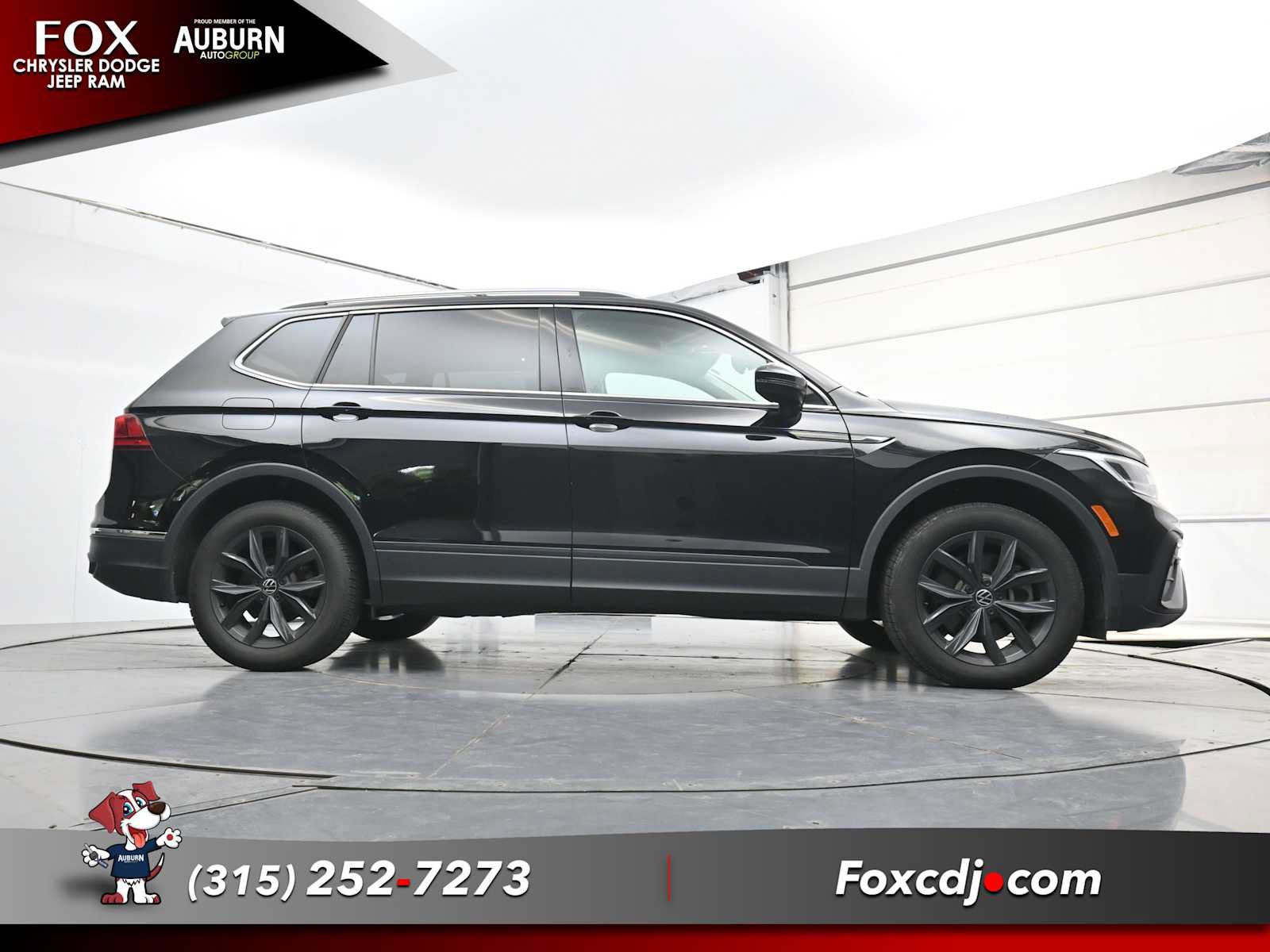 Used 2024 Volkswagen Tiguan SE w/ Panoramic Sunroof Package AWD/4WD image 26
