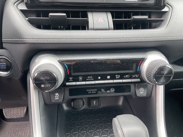 Used 2021 Toyota RAV4 XLE image 17