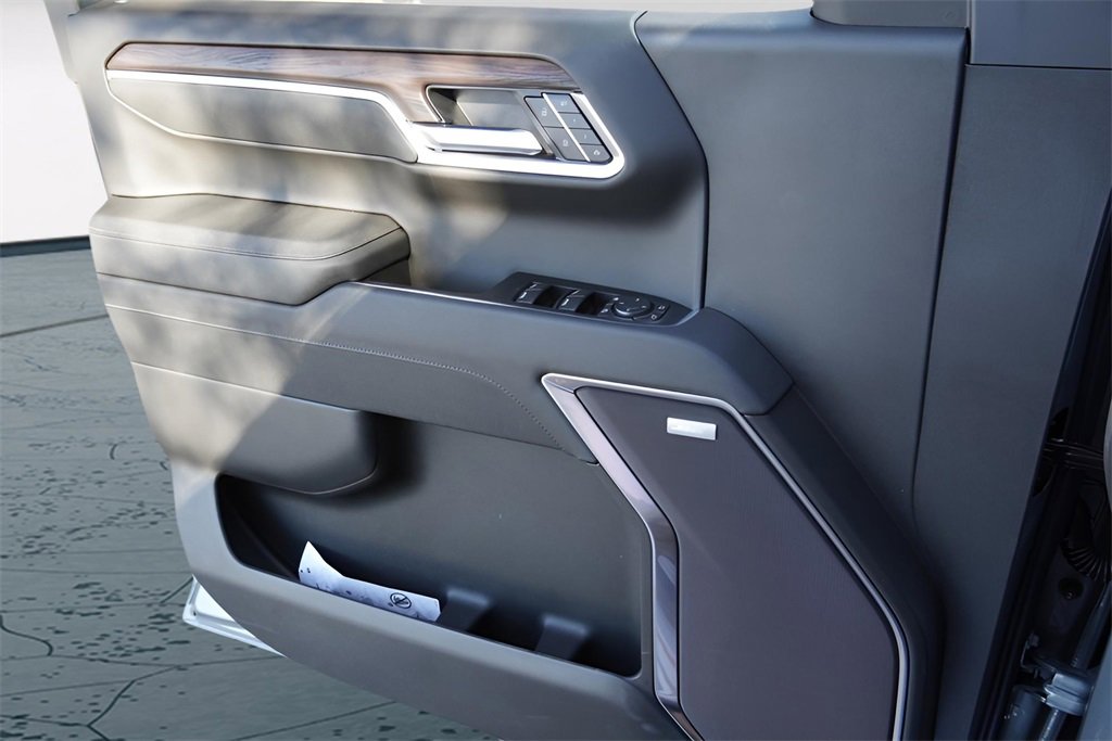 New 2026 GMC Sierra 1500 SLT image 25