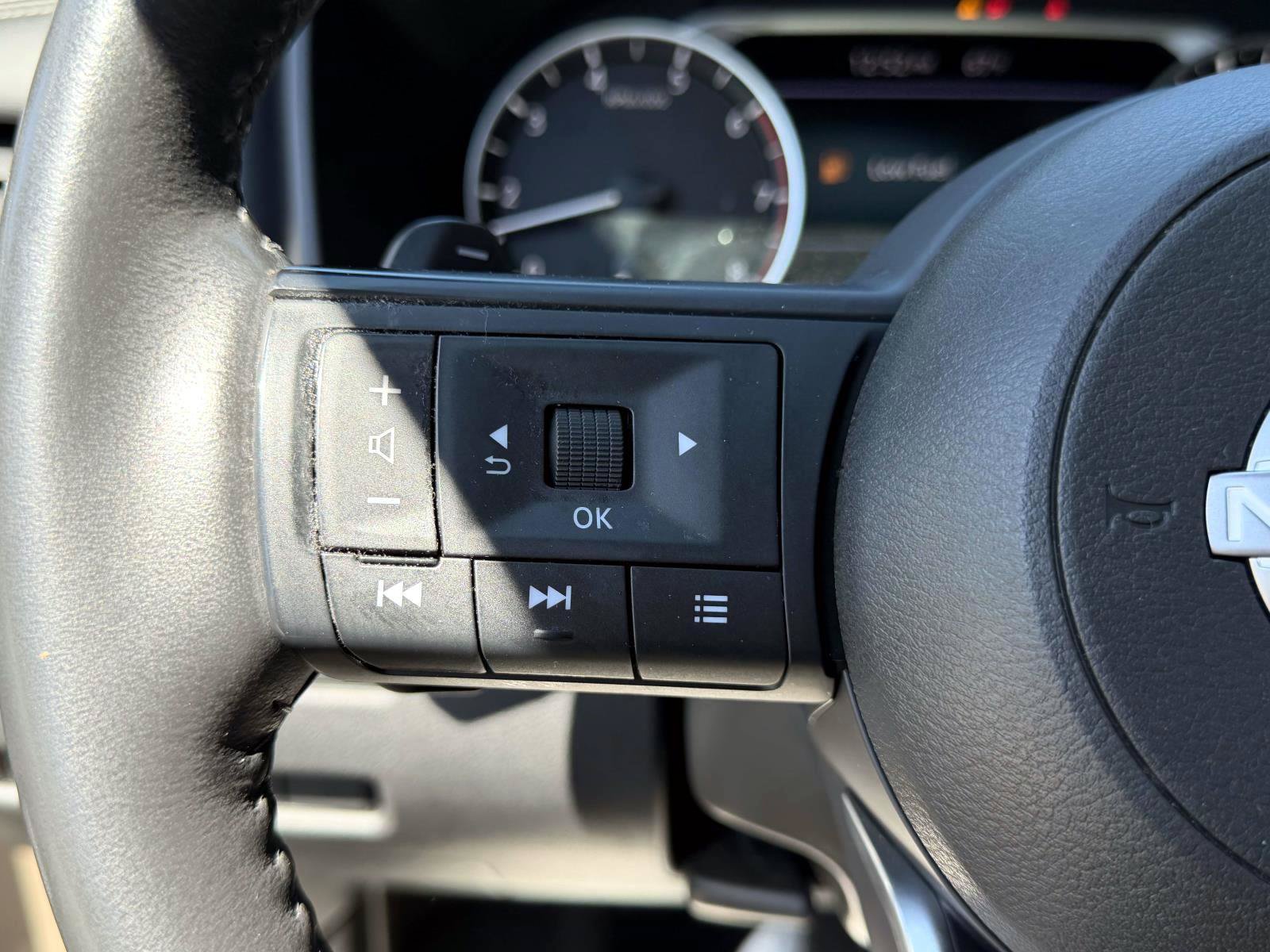 Used 2024 Nissan Rogue SV w/ SV Premium Package AWD/4WD image 18