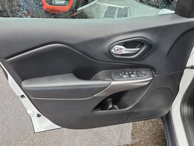 Used 2019 Jeep Cherokee Latitude Plus w/ Comfort/Convenience Group image 17