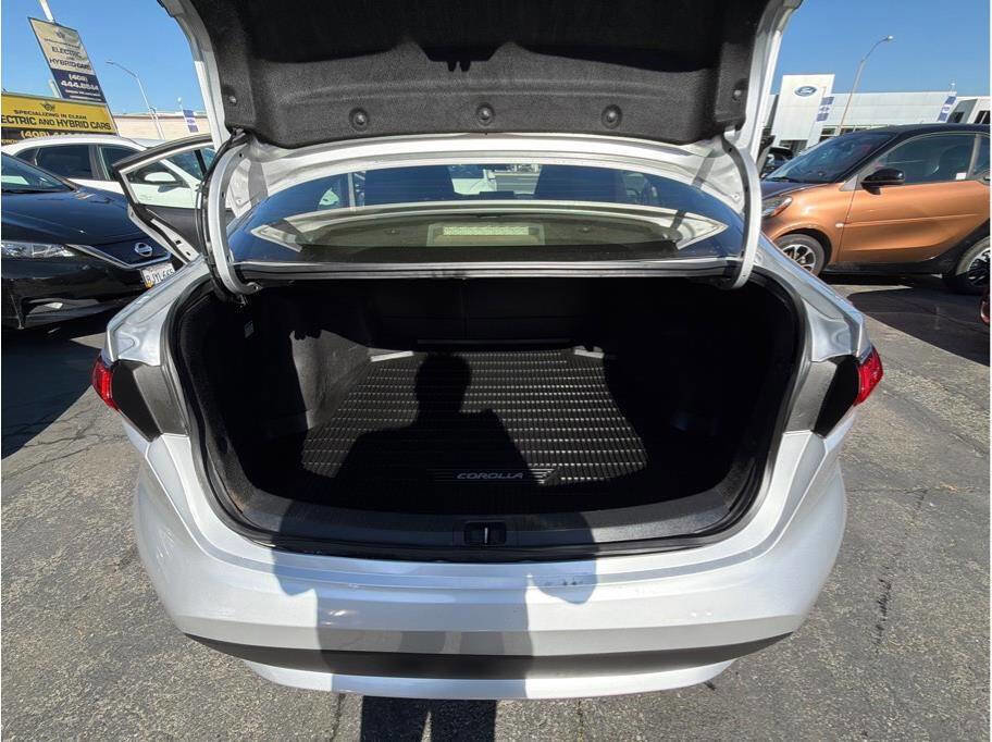 Used 2020 Toyota Corolla LE image 18