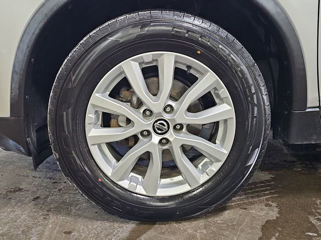 Used 2018 Nissan Rogue SV image 29