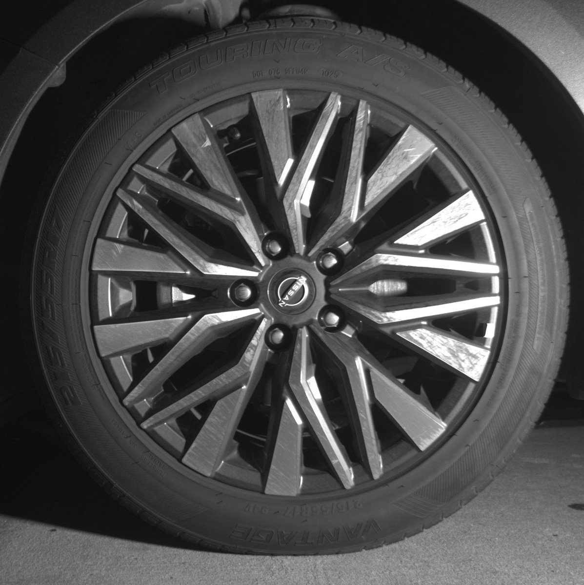 Used 2025 Nissan Altima 2.5 SV FWD image 12