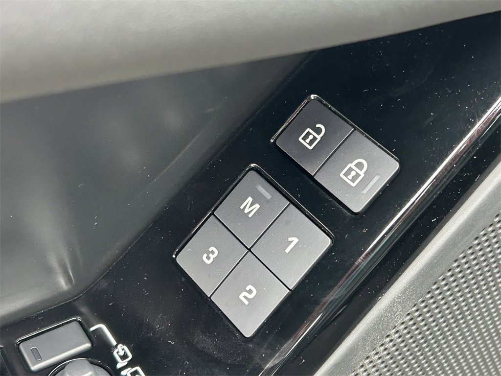 Used 2025 Land Rover Range Rover Velar Dynamic SE image 24