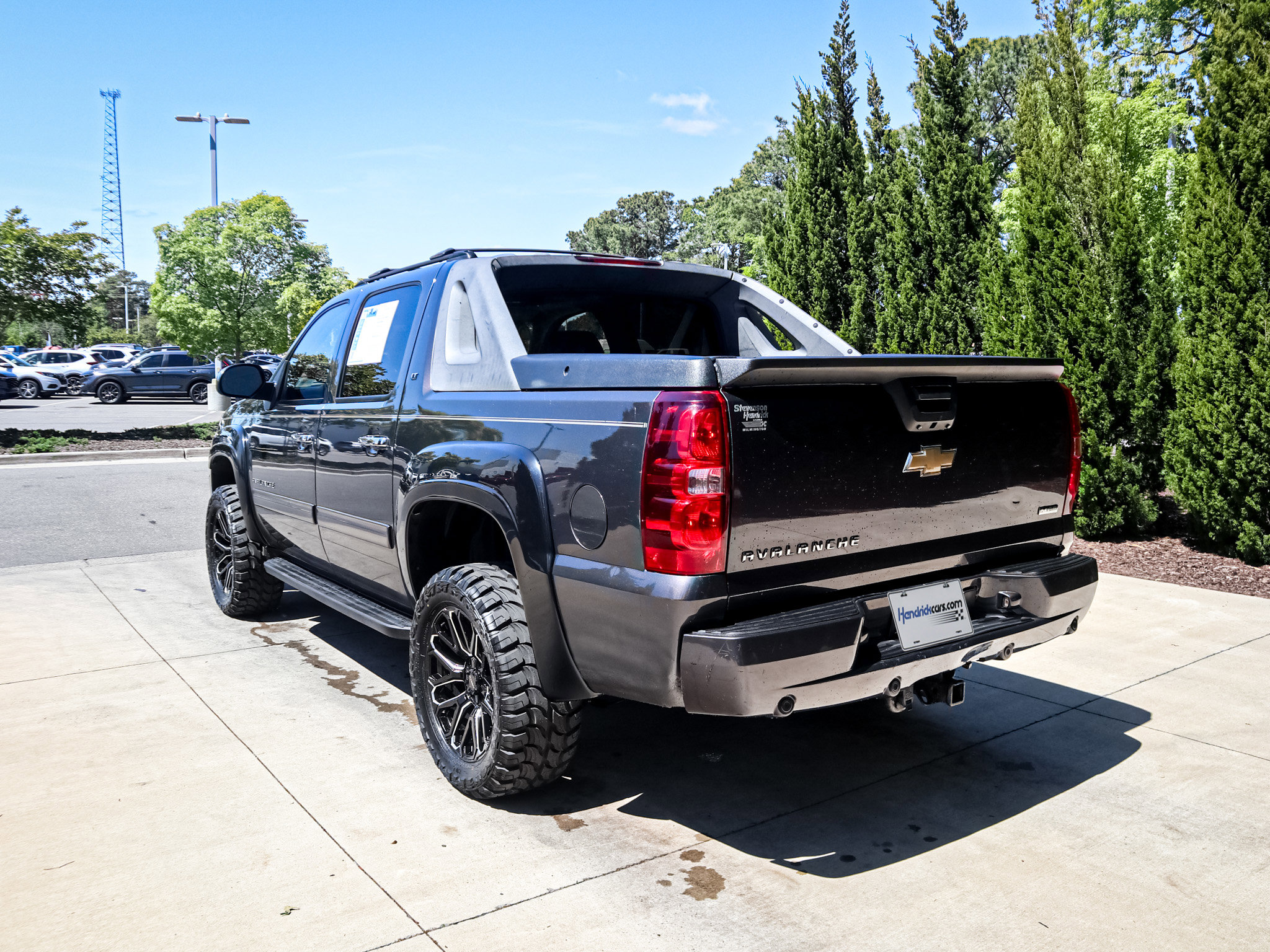 Used 2011 Chevrolet Avalanche LT w/ Regional Value Package image 8