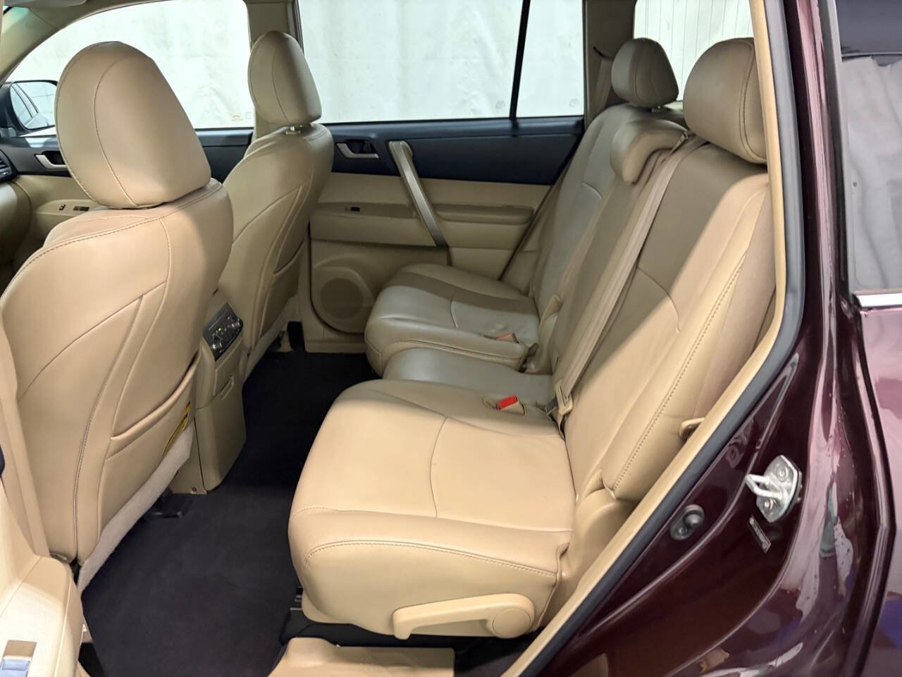 Used 2011 Toyota Highlander SE w/ Tow Pkg AWD/4WD image 20