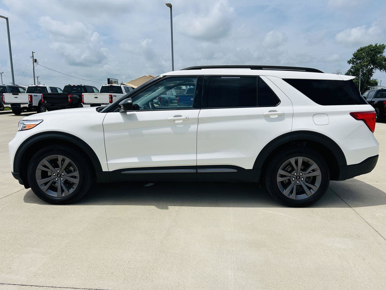 Used 2023 Ford Explorer XLT w/ Equipment Group 202A AWD/4WD image 40