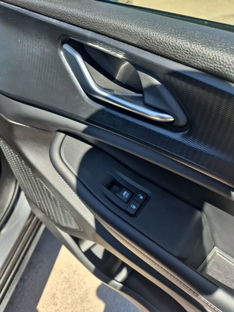 Used 2025 Jeep Grand Cherokee Altitude image 18