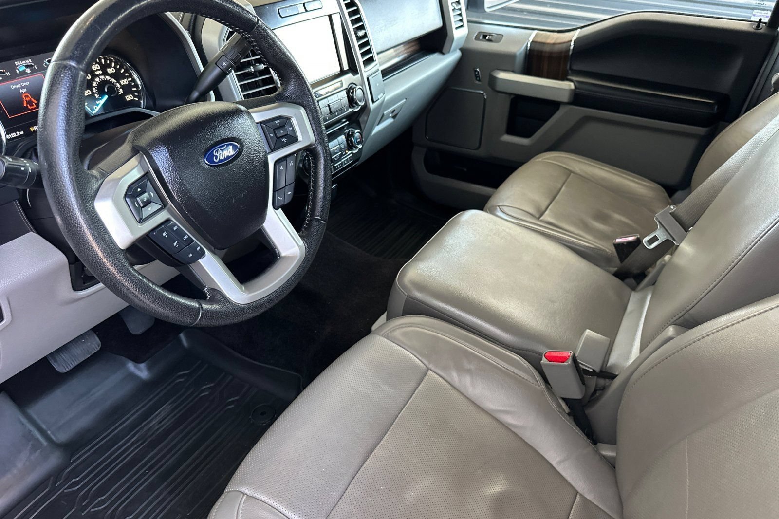 Used 2016 Ford F150 Lariat w/ Max Trailer Tow Package AWD/4WD image 9