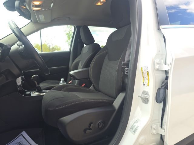Certified 2016 Jeep Cherokee Latitude AWD/4WD image 9