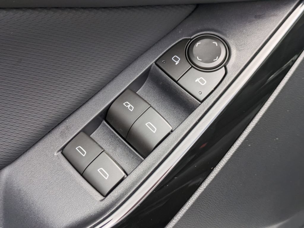 New 2026 Chevrolet Equinox LT w/ Safety and Technology Package FWD image 9