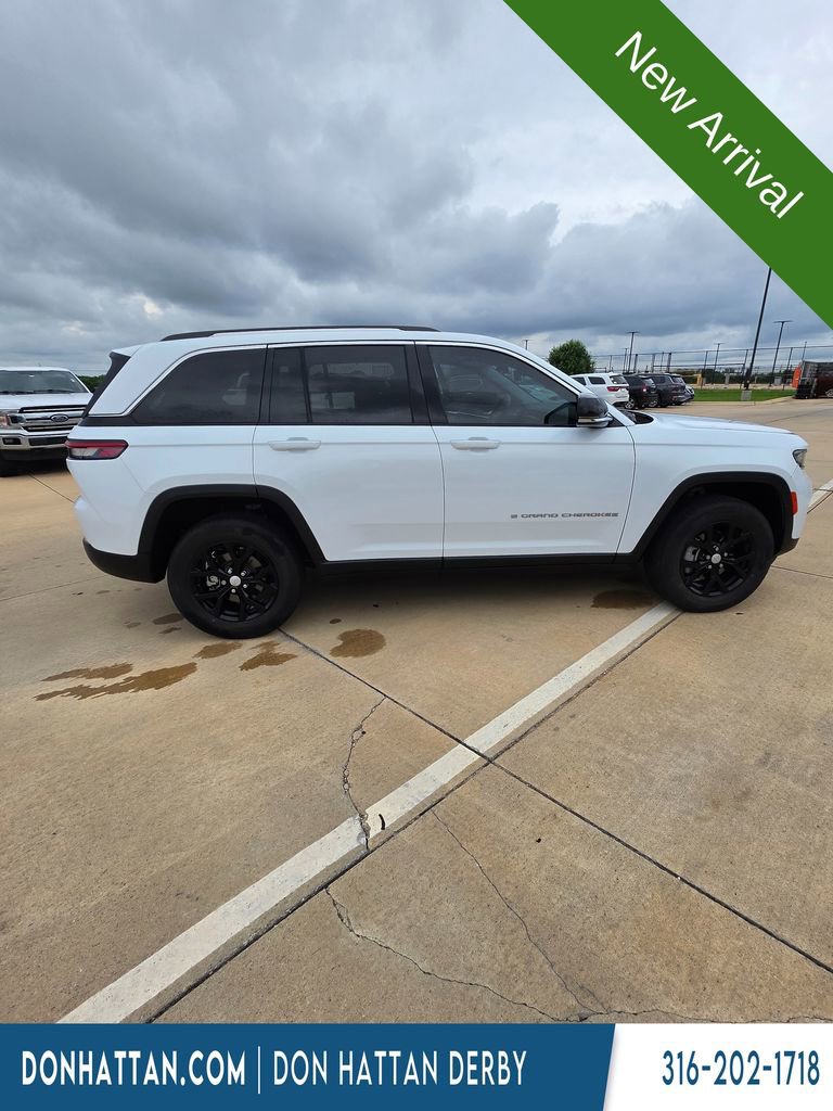 Used 2022 Jeep Grand Cherokee Limited AWD/4WD image 5
