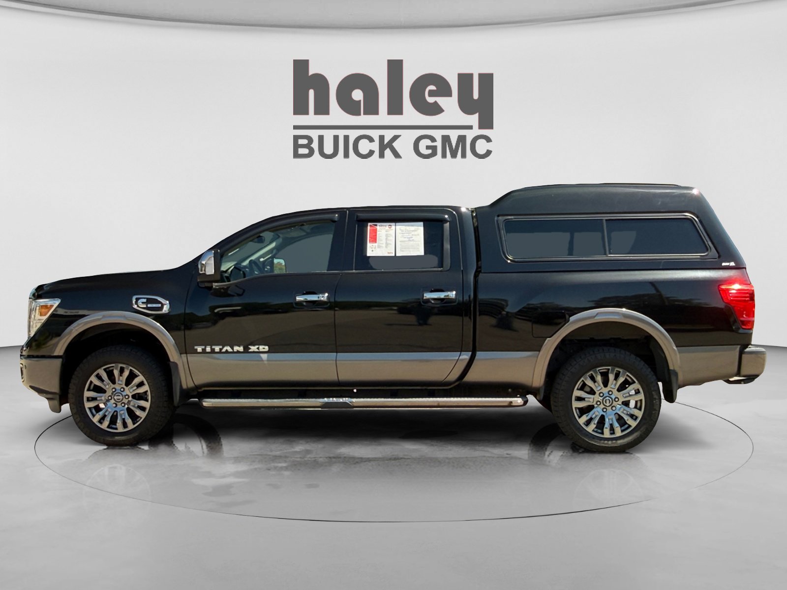 Used 2018 Nissan Titan Platinum Reserve w/ Platinum Utility Package AWD/4WD image 2