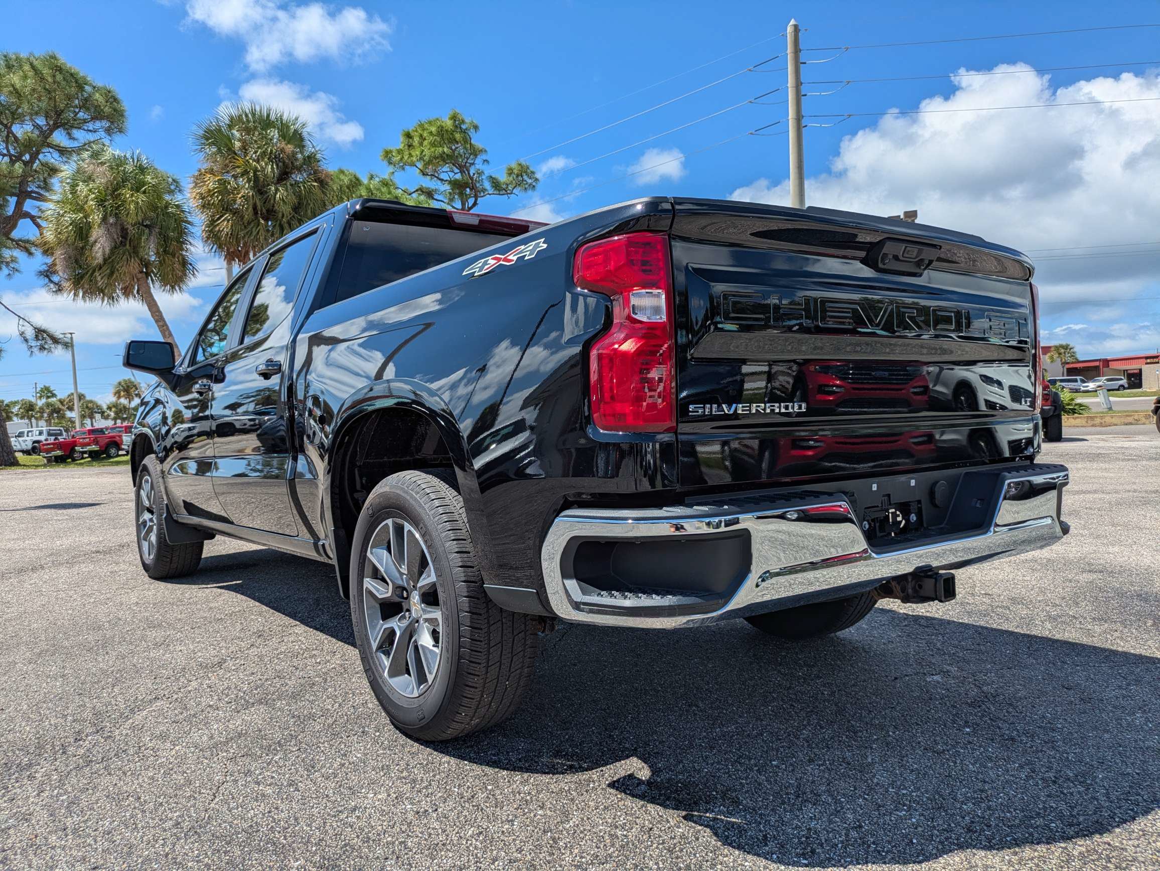 Used 2023 Chevrolet Silverado 1500 LT AWD/4WD image 6