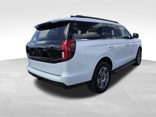 Used 2025 Ford Expedition Active RWD image 3