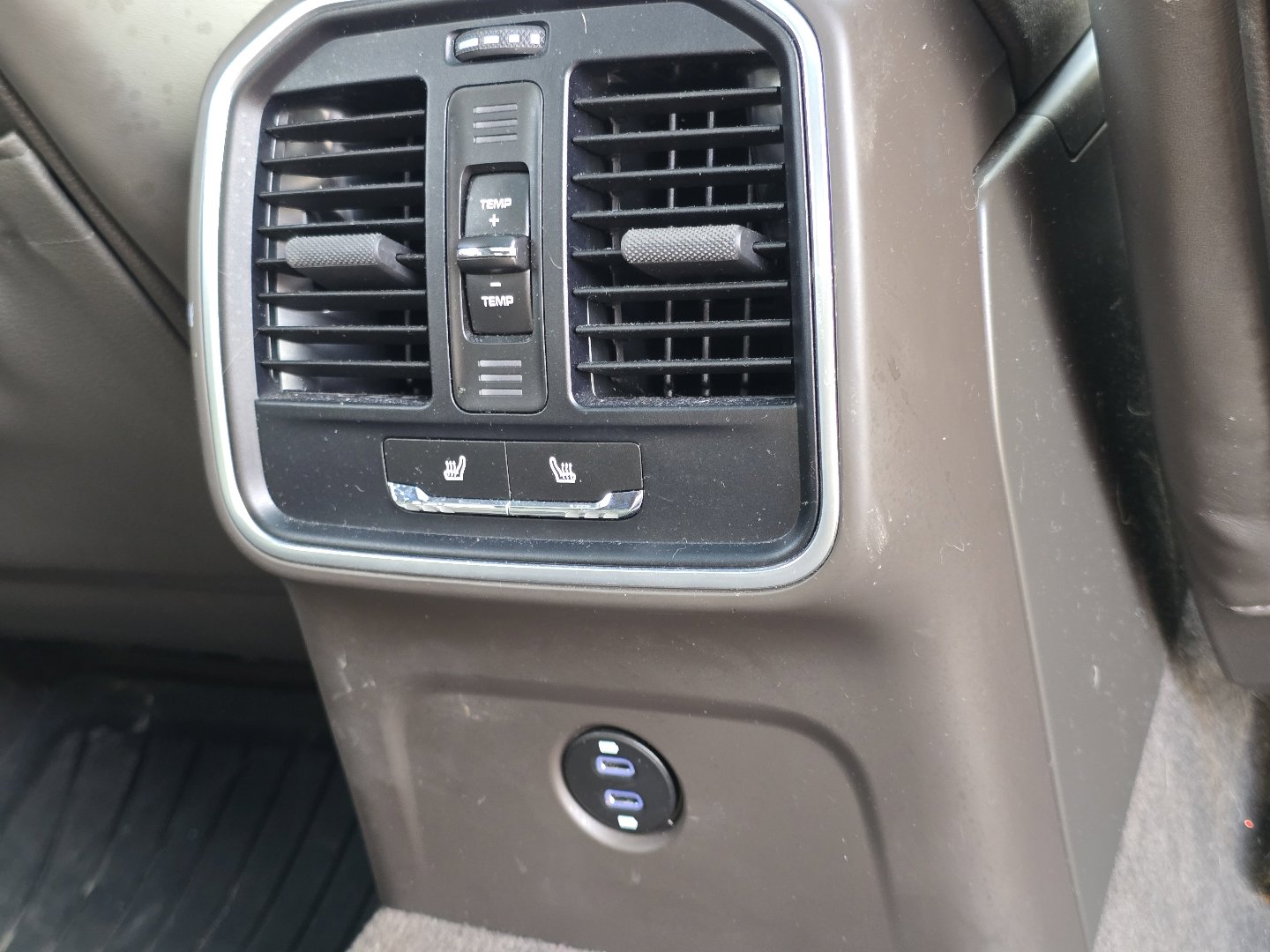 Used 2023 Porsche Macan Turbo image 25