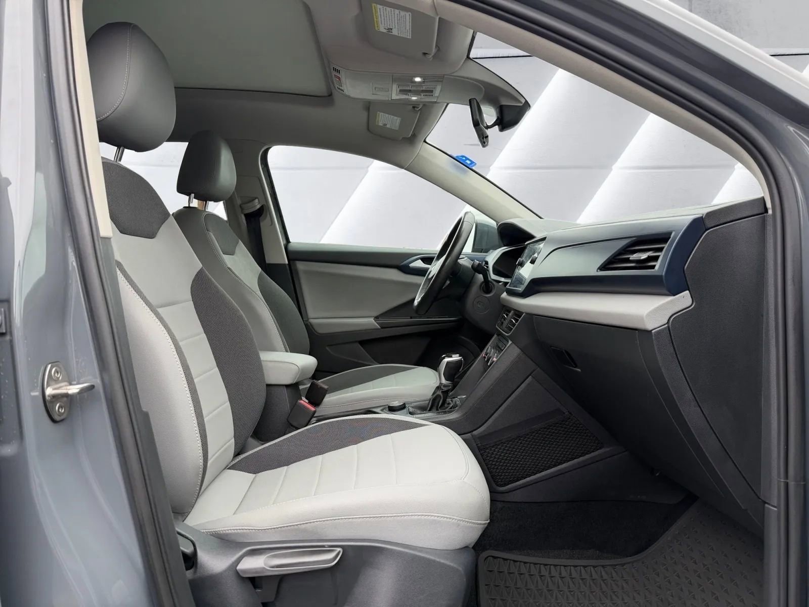 Used 2022 Volkswagen Taos SE image 10