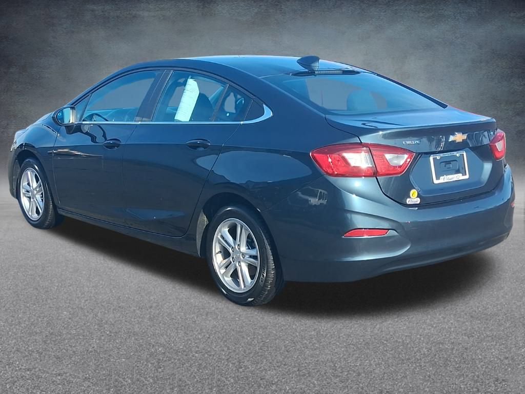 Used 2018 Chevrolet Cruze LT w/ LT Convenience Package FWD image 9