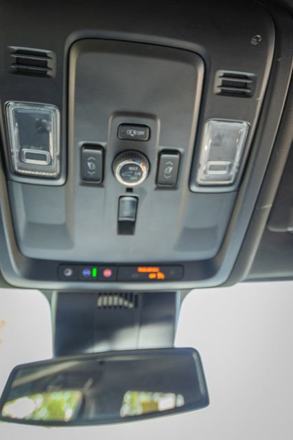 Used 2025 GMC Yukon Denali AWD/4WD image 37