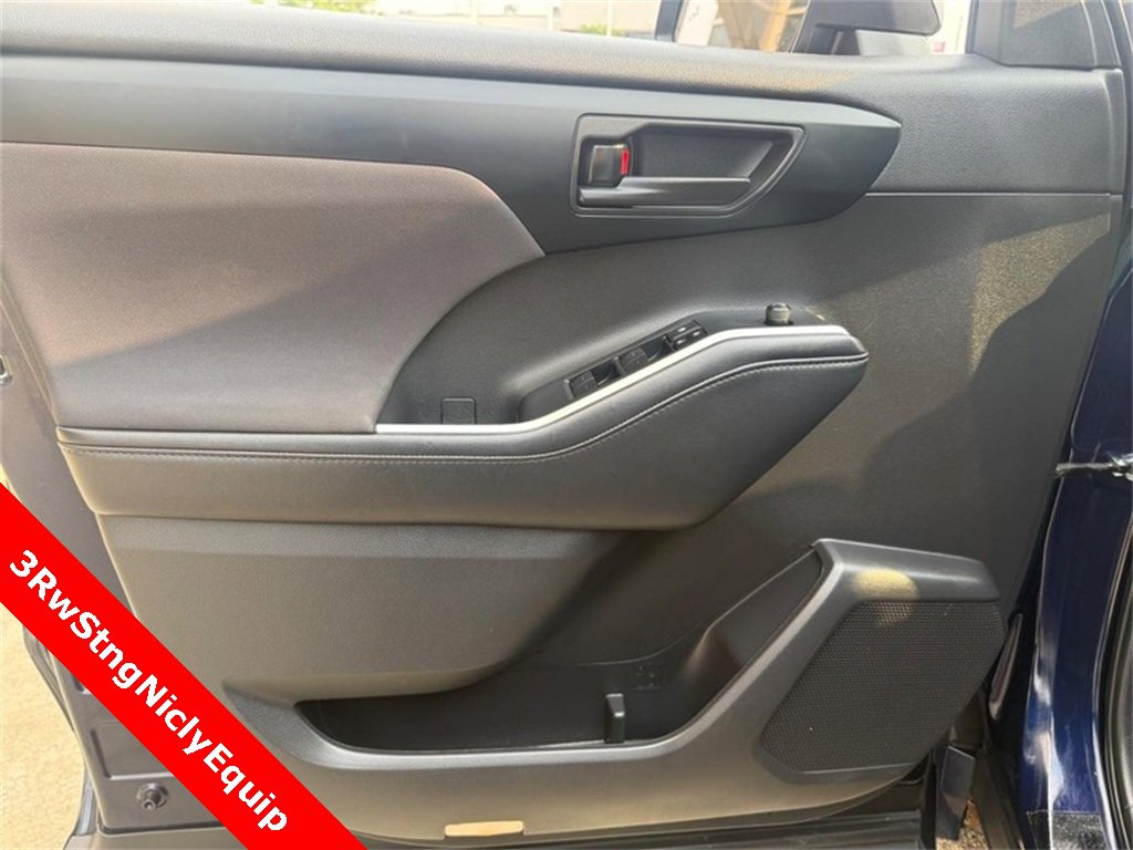 Used 2023 Toyota Highlander LE image 20