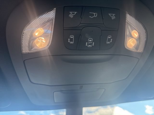 Used 2026 Chrysler Pacifica Select FWD image 17