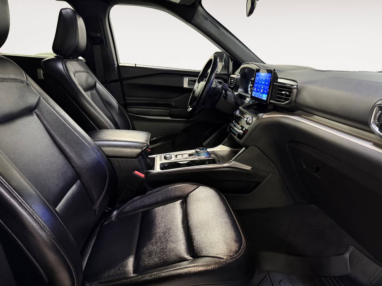 Used 2020 Ford Explorer XLT w/ Equipment Group 202A image 19