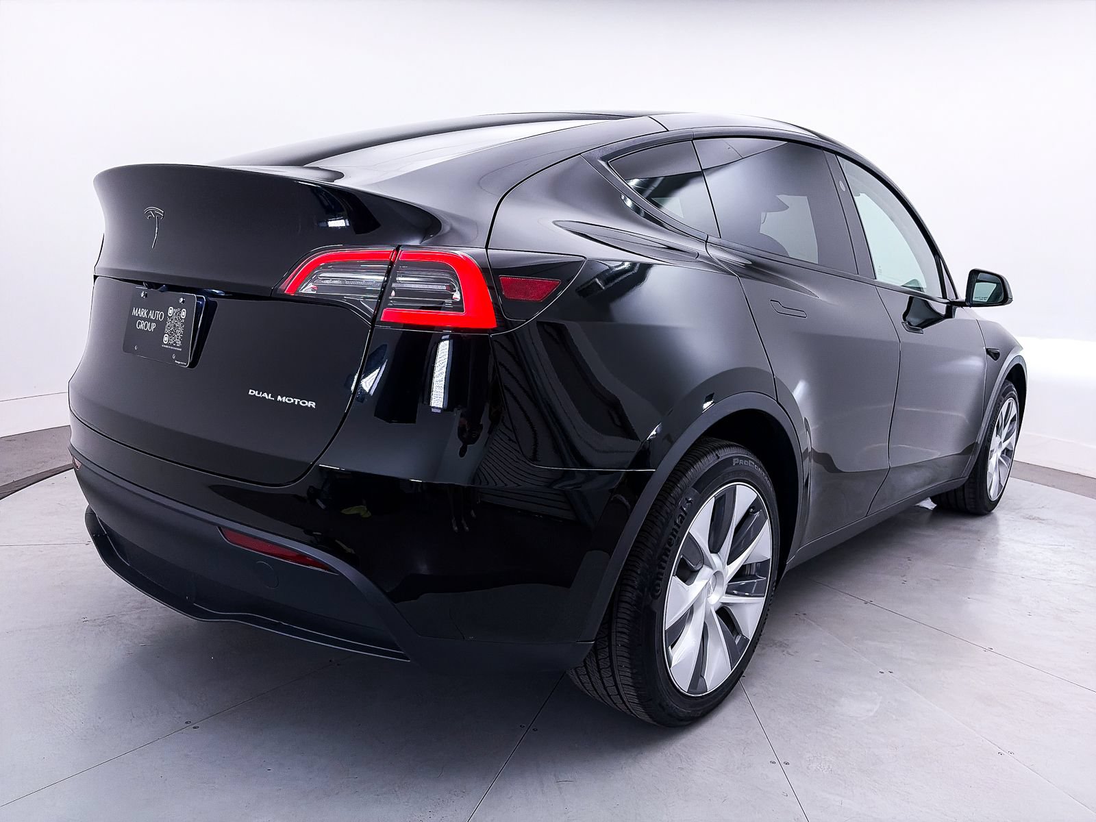 Used 2023 Tesla Model Y Long Range AWD/4WD image 16