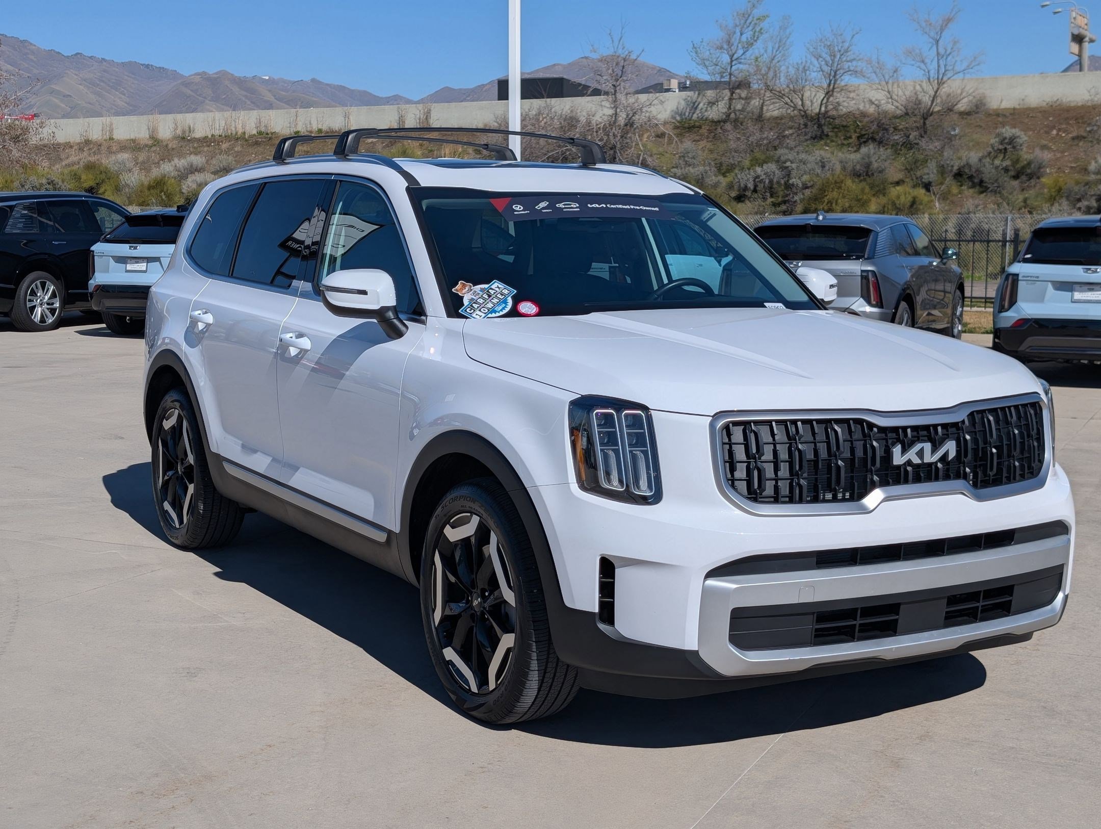 Used 2024 Kia Telluride EX w/ EX Captain's Chair Package image 7