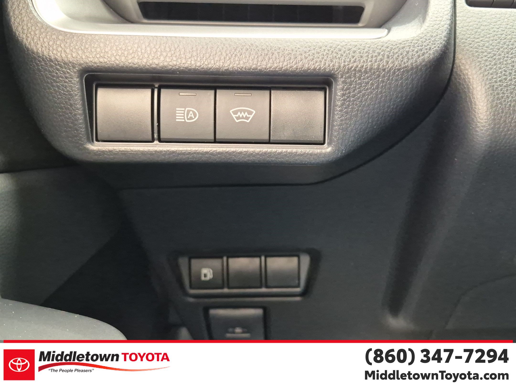Used 2023 Toyota Prius LE FWD image 18