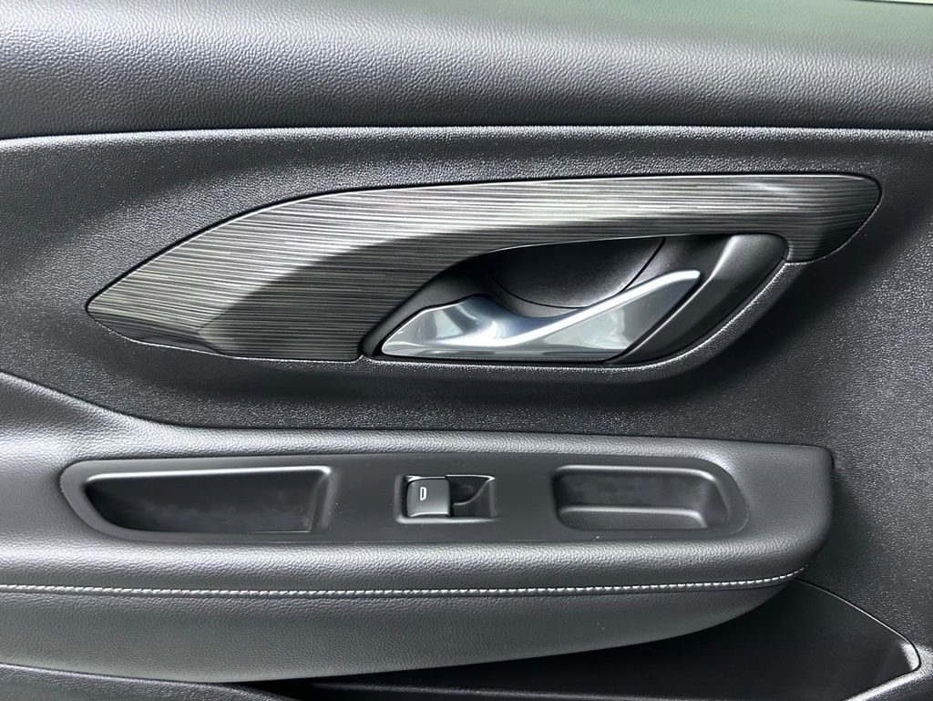 Used 2023 GMC Terrain SLT image 29