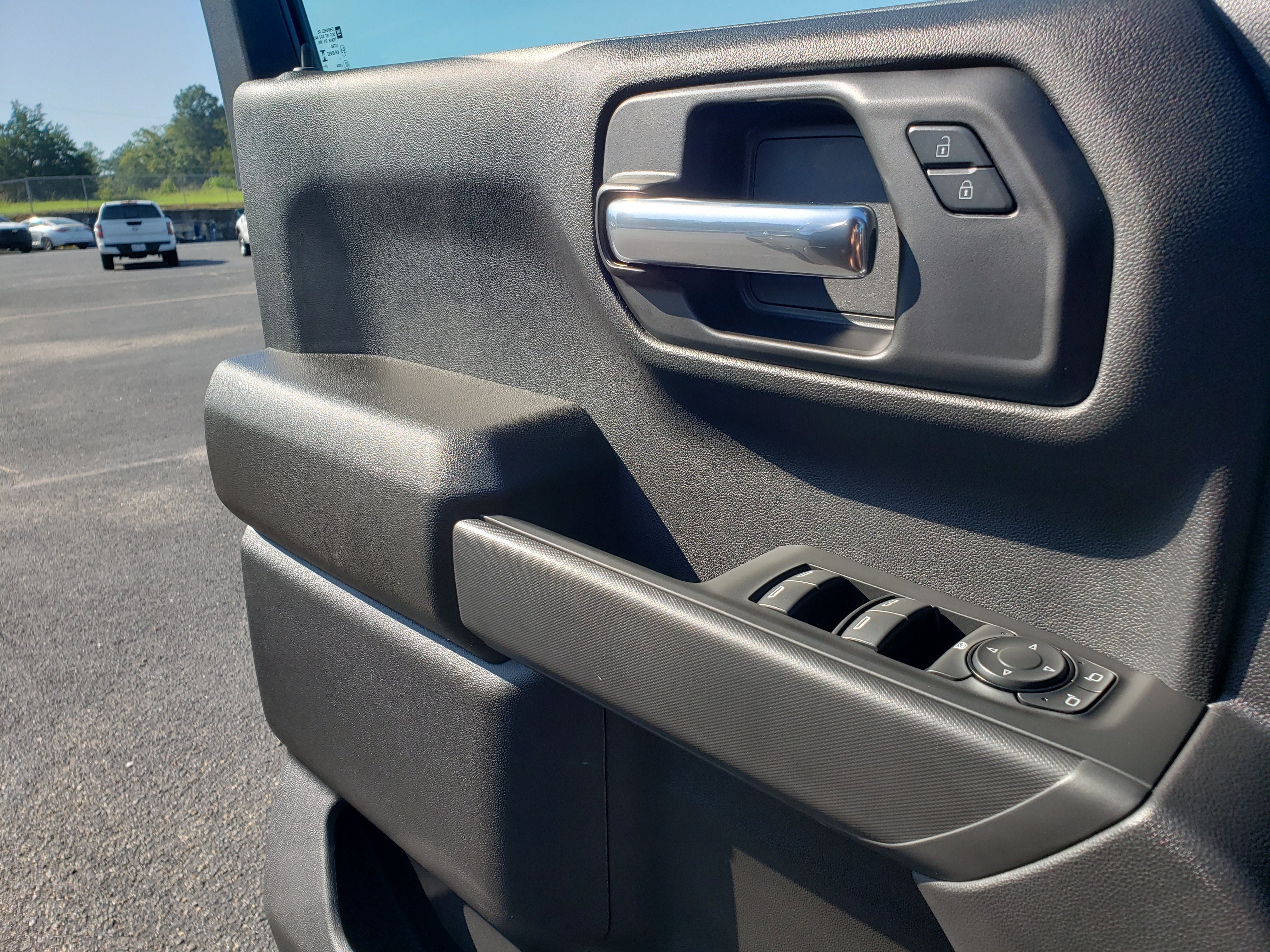New 2026 Chevrolet Silverado 1500 Custom Trail Boss w/ LPO, Dark Essentials Package AWD/4WD image 11