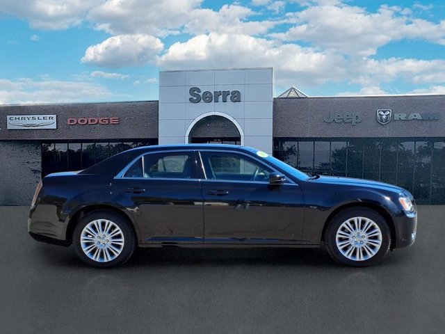 Used 2014 Chrysler 300 AWD w/ Driver Convenience Group image 8