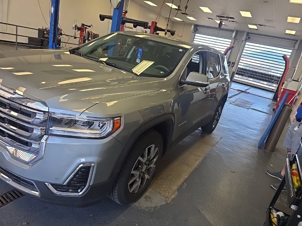 Used 2023 GMC Acadia SLE FWD image 1