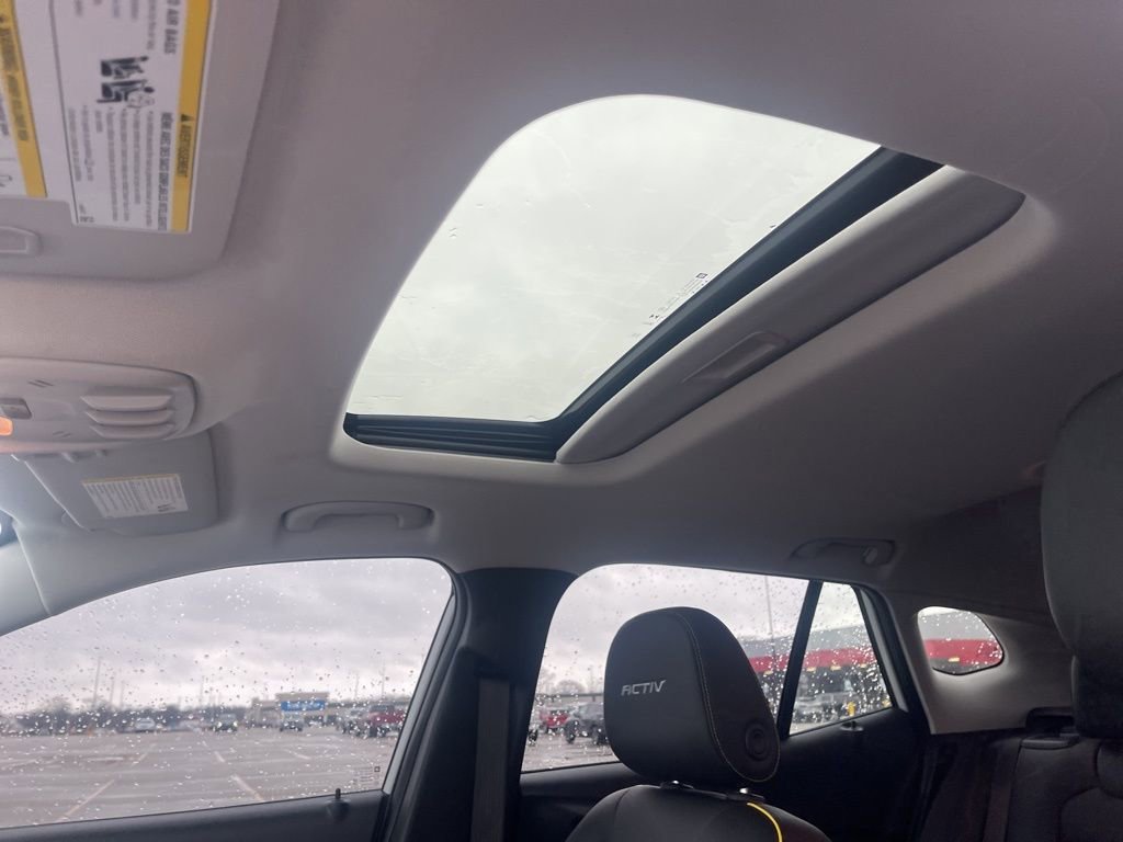 Certified 2024 Chevrolet Trax ACTIV w/ Sunroof Package image 18