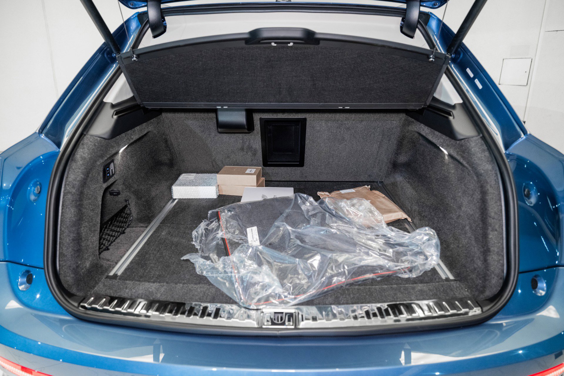 New 2025 Bentley Bentayga Extended Wheelbase image 11