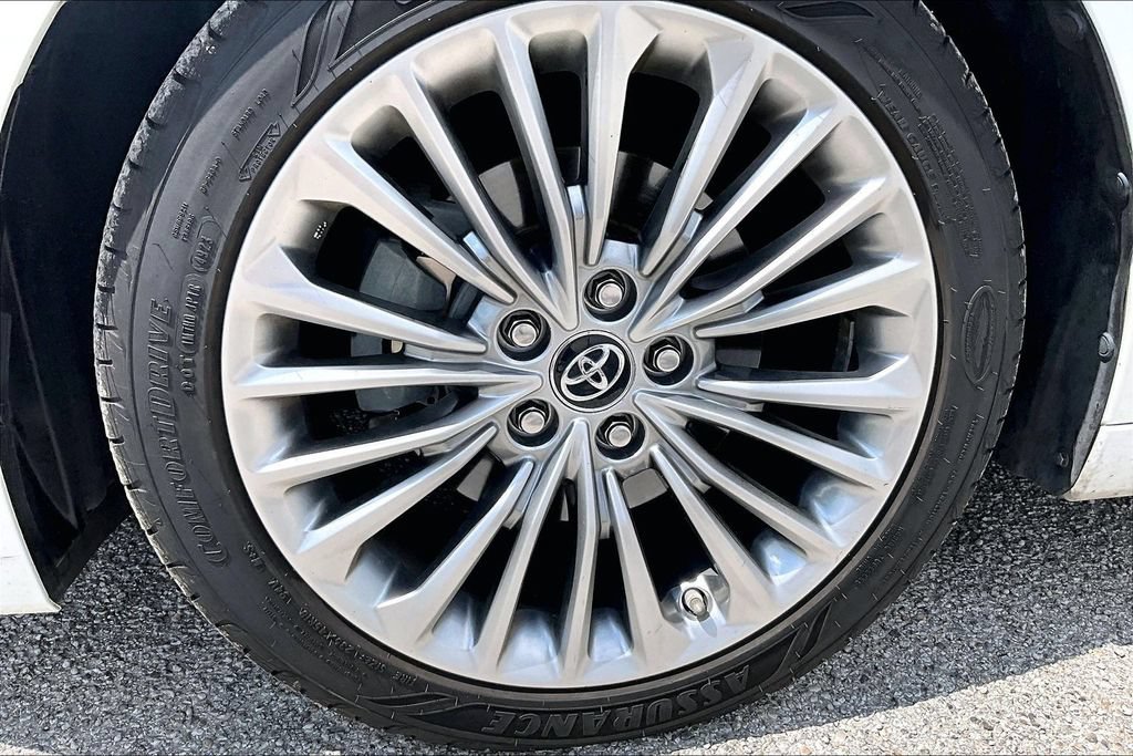 Used 2019 Toyota Avalon Limited w/ Advanced Safety Package FWD image 9