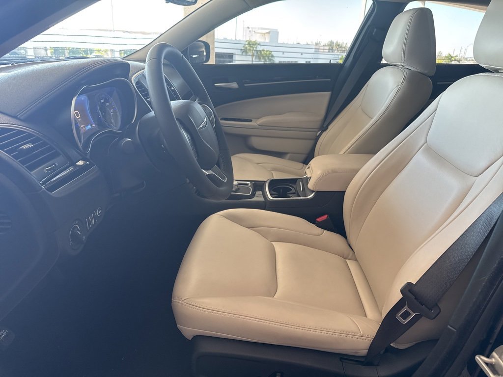 Used 2023 Chrysler 300 Touring L image 18