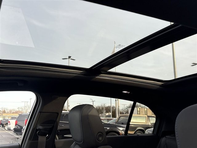 Certified 2025 Cadillac XT4 Sport image 19