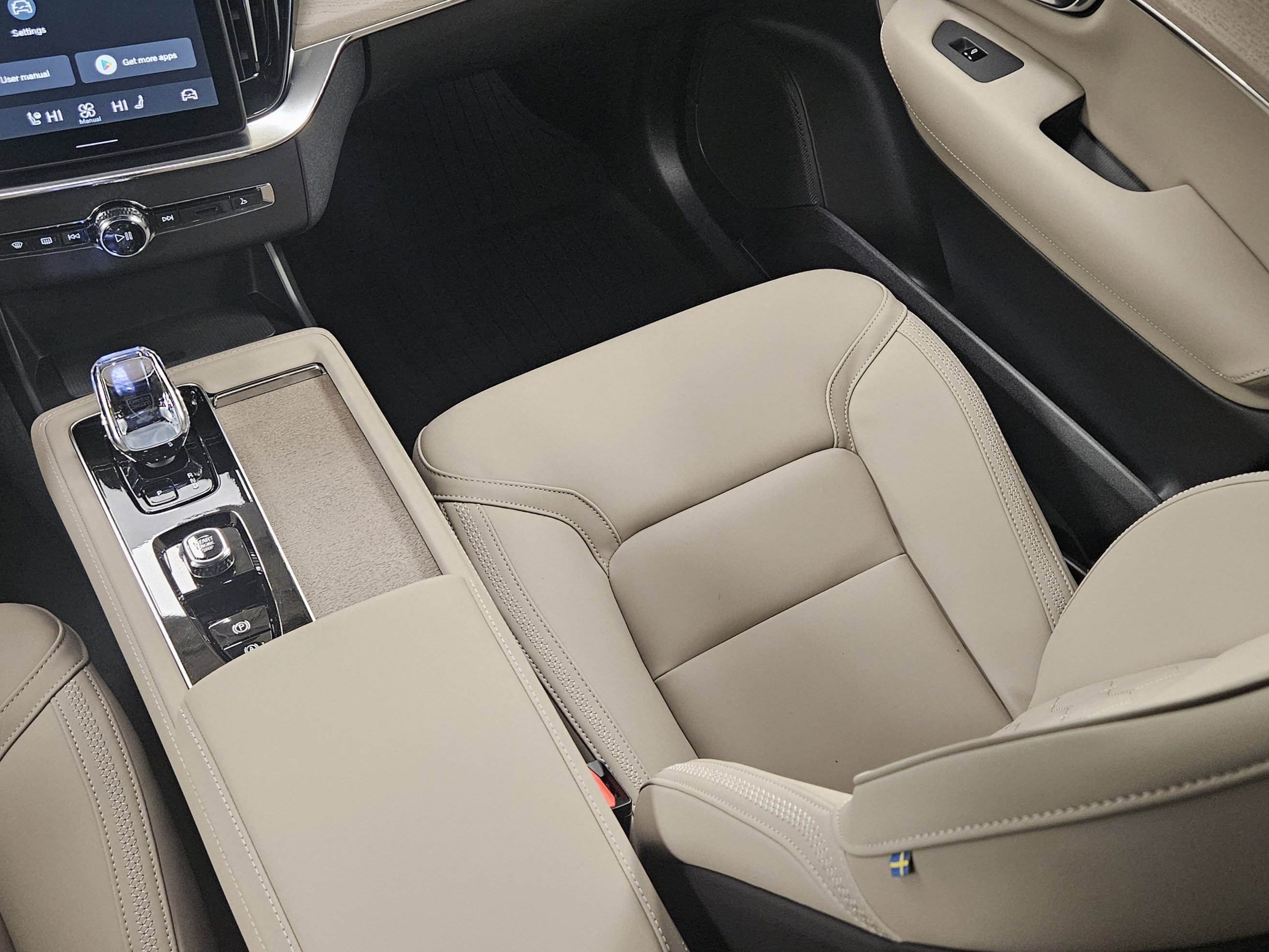 New 2026 Volvo XC90 B6 Plus w/ Protection Package AWD/4WD image 16